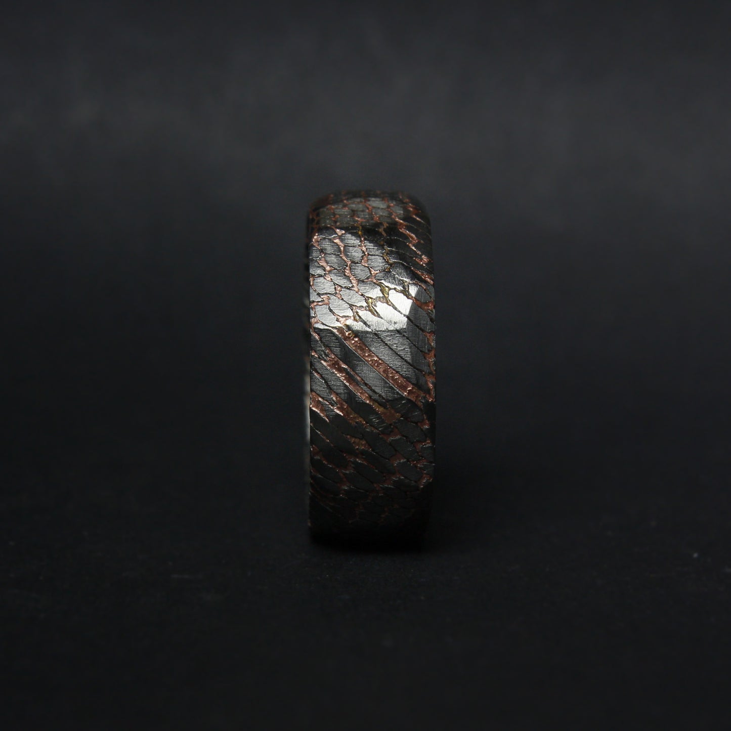 Faceted Deep Etched Superconductor Ring