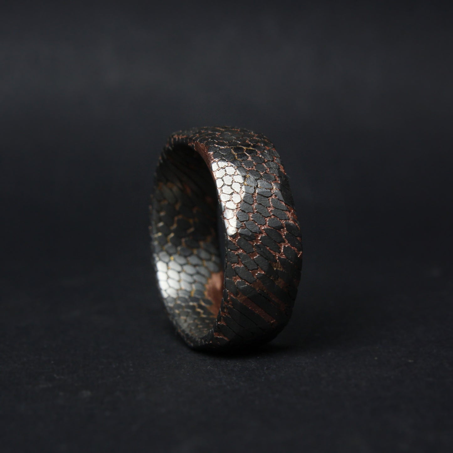 Faceted Deep Etched Superconductor Ring