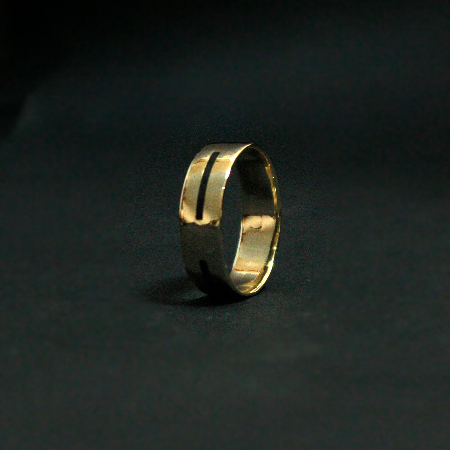 Gold Wedding Ring Inlaid with Carbon Fiber