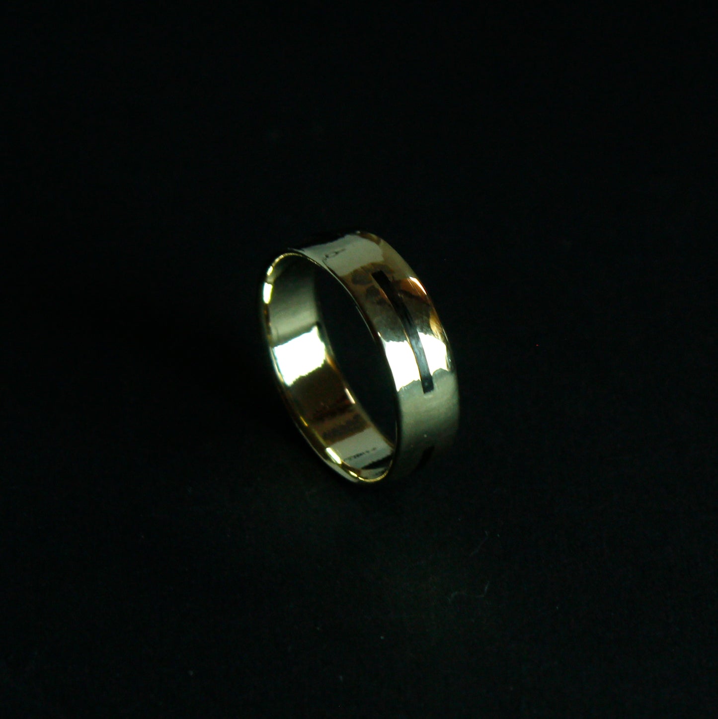 Gold Wedding Ring Inlaid with Carbon Fiber