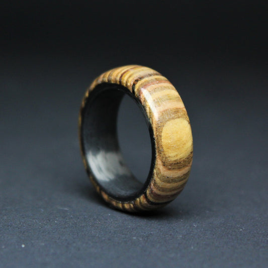 Wood Ring with a Carbon Fiber Core